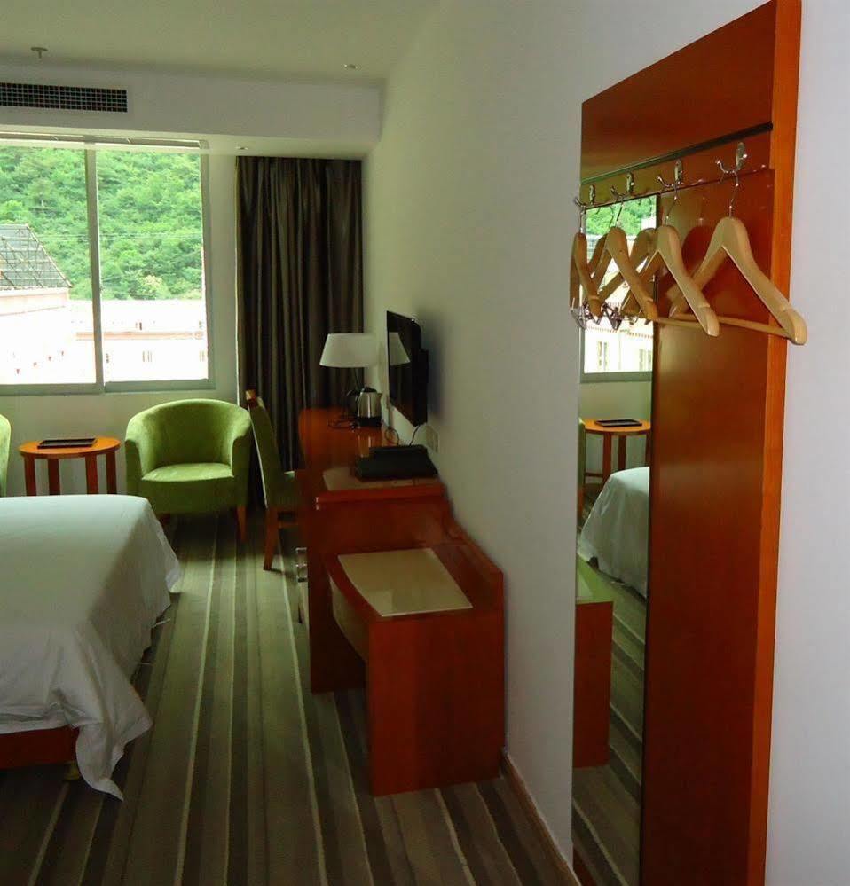 5 Yue Hotel Jiuzhaigou Exterior photo